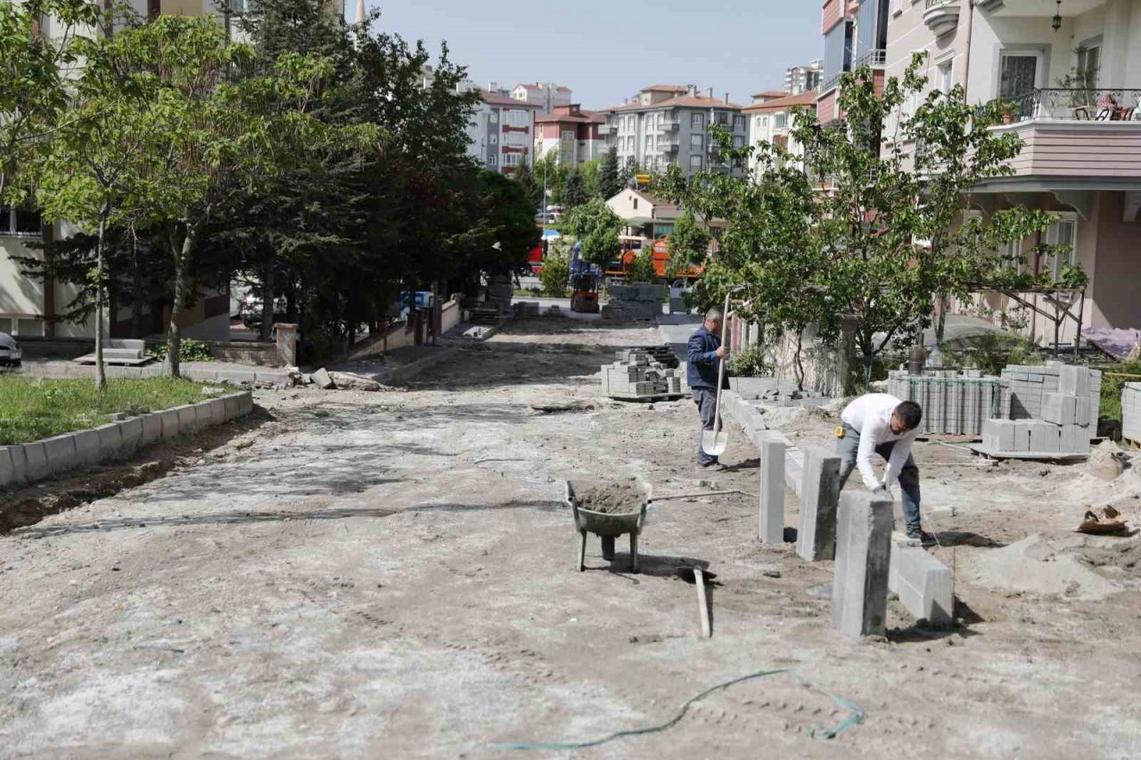 Güzelyurt Mahallesi’nde yol bakım-onarım çalışmaları devam ediyor
