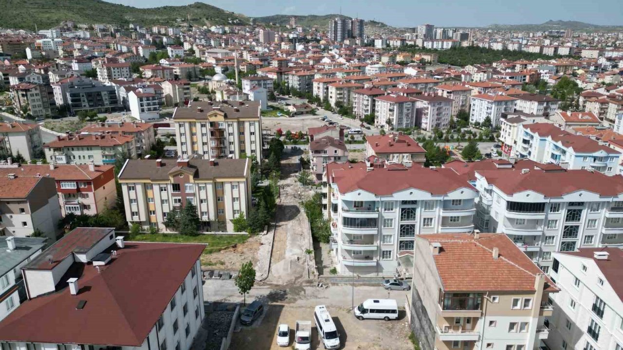 Güzelyurt Mahallesi’nde yol bakım-onarım çalışmaları devam ediyor