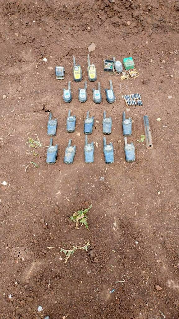 Siirt’te bölücü terör örgütüne ait patlama düzenekleri ve el telsizleri ele geçirildi