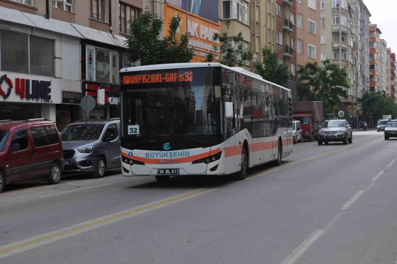 Seçim sebebiyle tedbirlerin uygulandığı caddelerdeki trafik açıldı
