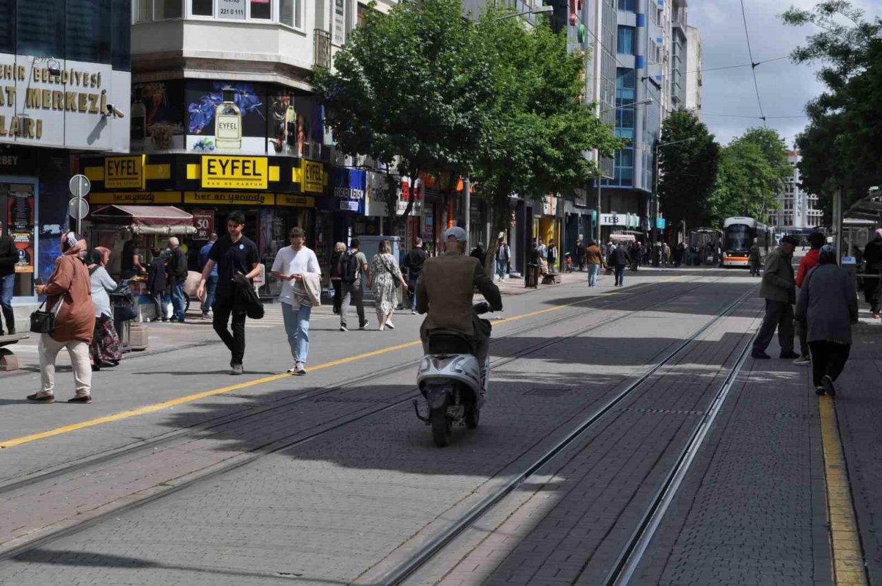 Seçimin sonuçlanmasıyla birlikte Eskişehir sokakları eski sakinliğine geri döndü
