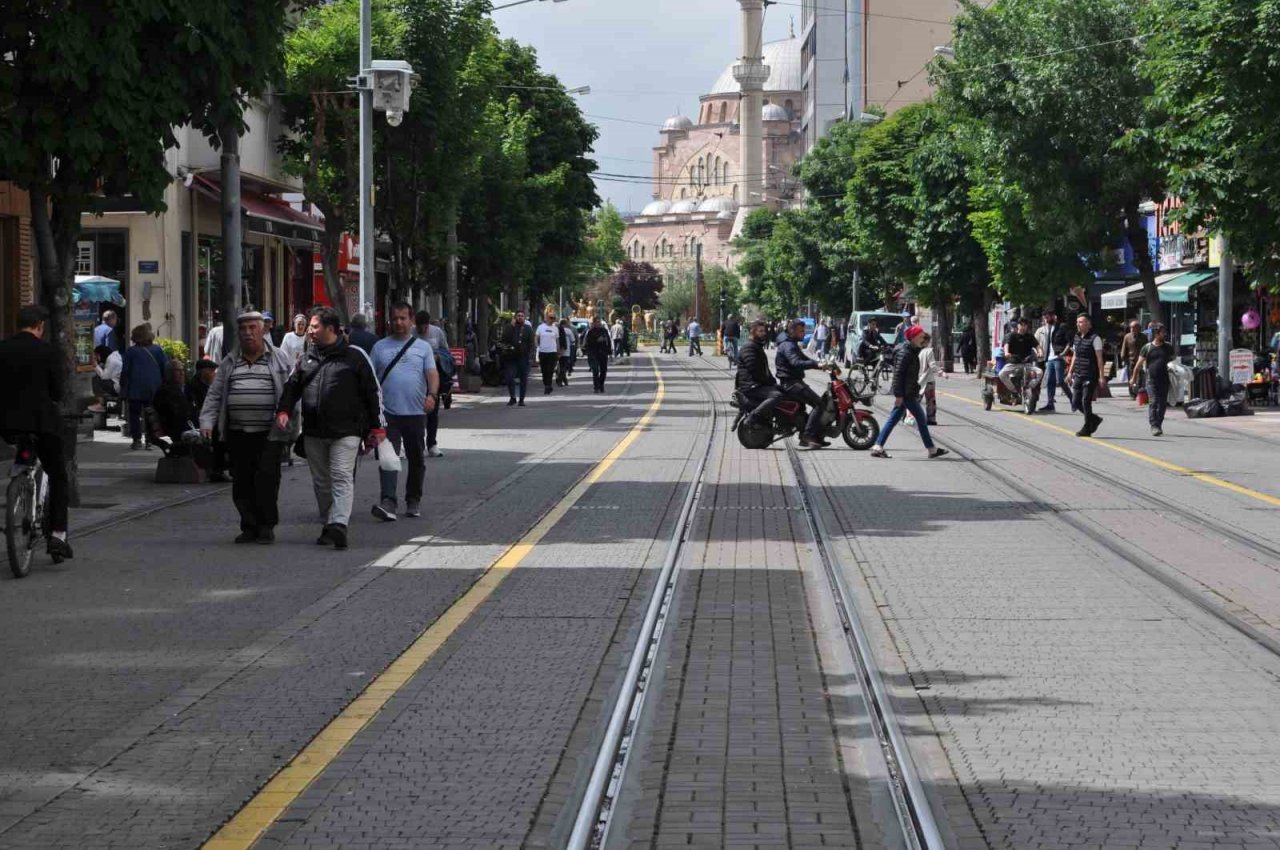Seçimin sonuçlanmasıyla birlikte Eskişehir sokakları eski sakinliğine geri döndü