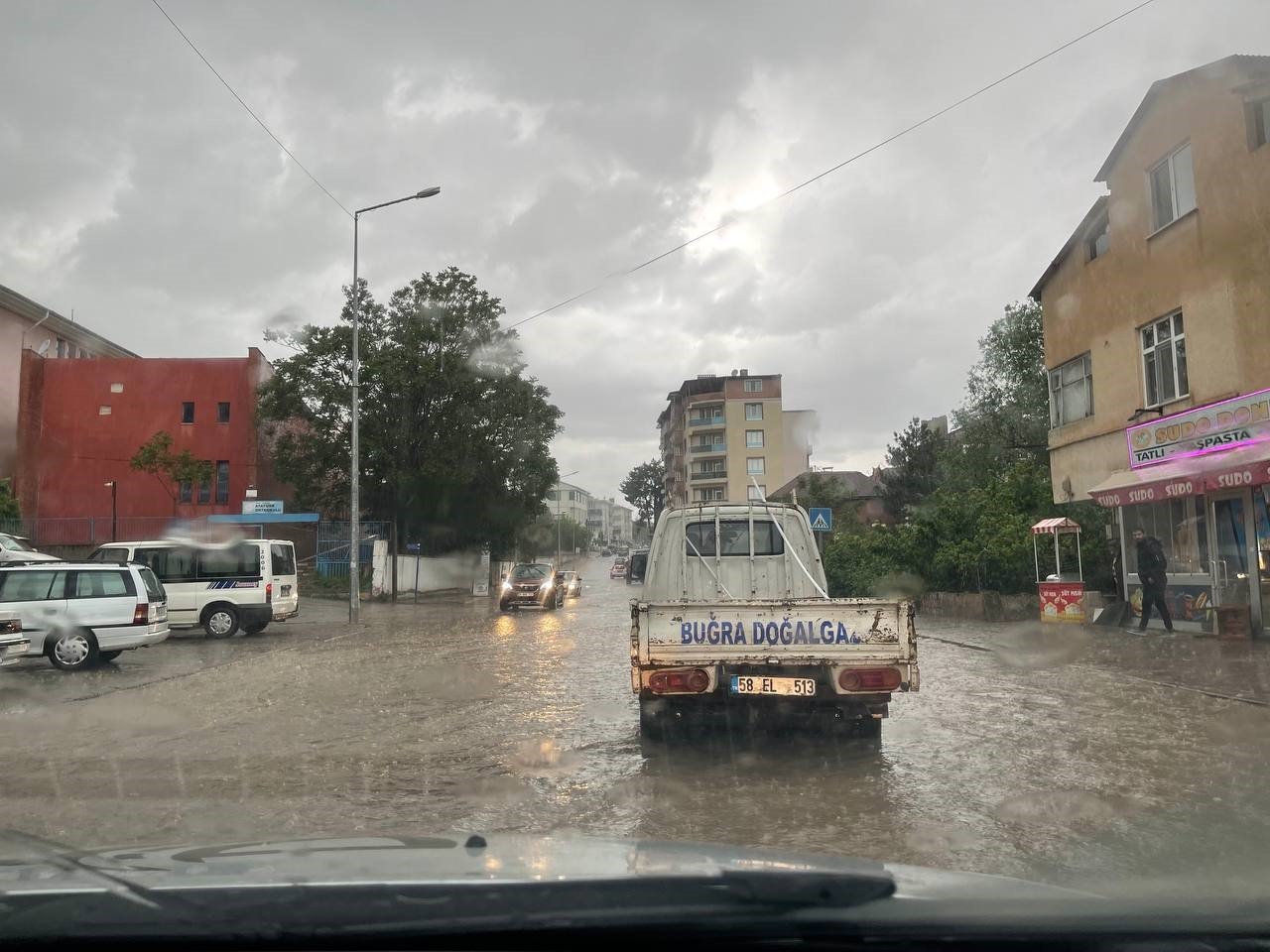 Suşehri’nde yollar göle döndü