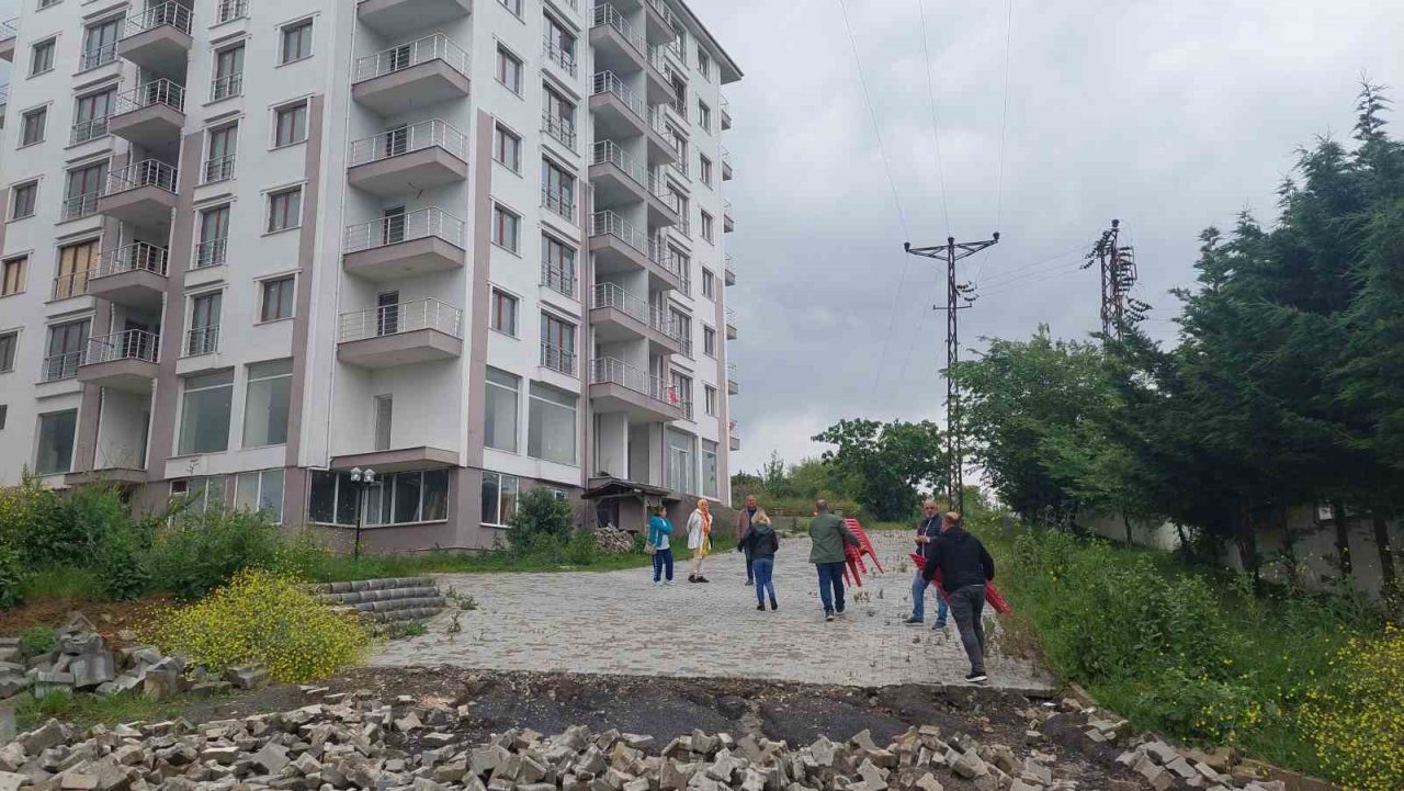 (Düzeltme) Tekirdağ’da basın açıklaması savaş alanına döndü: Gayrimenkul sahipleri ile firma yetkilileri arasında arbede