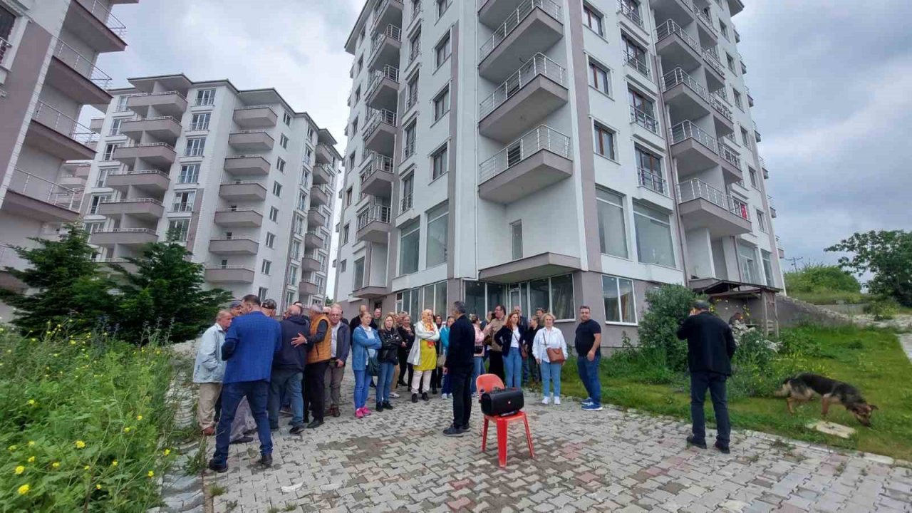 (Düzeltme) Tekirdağ’da basın açıklaması savaş alanına döndü: Gayrimenkul sahipleri ile firma yetkilileri arasında arbede