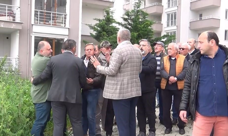 Tekirdağ’da basın açıklaması savaş alanında döndü: Site sakinleri ile firma yetkilileri arasında arbede