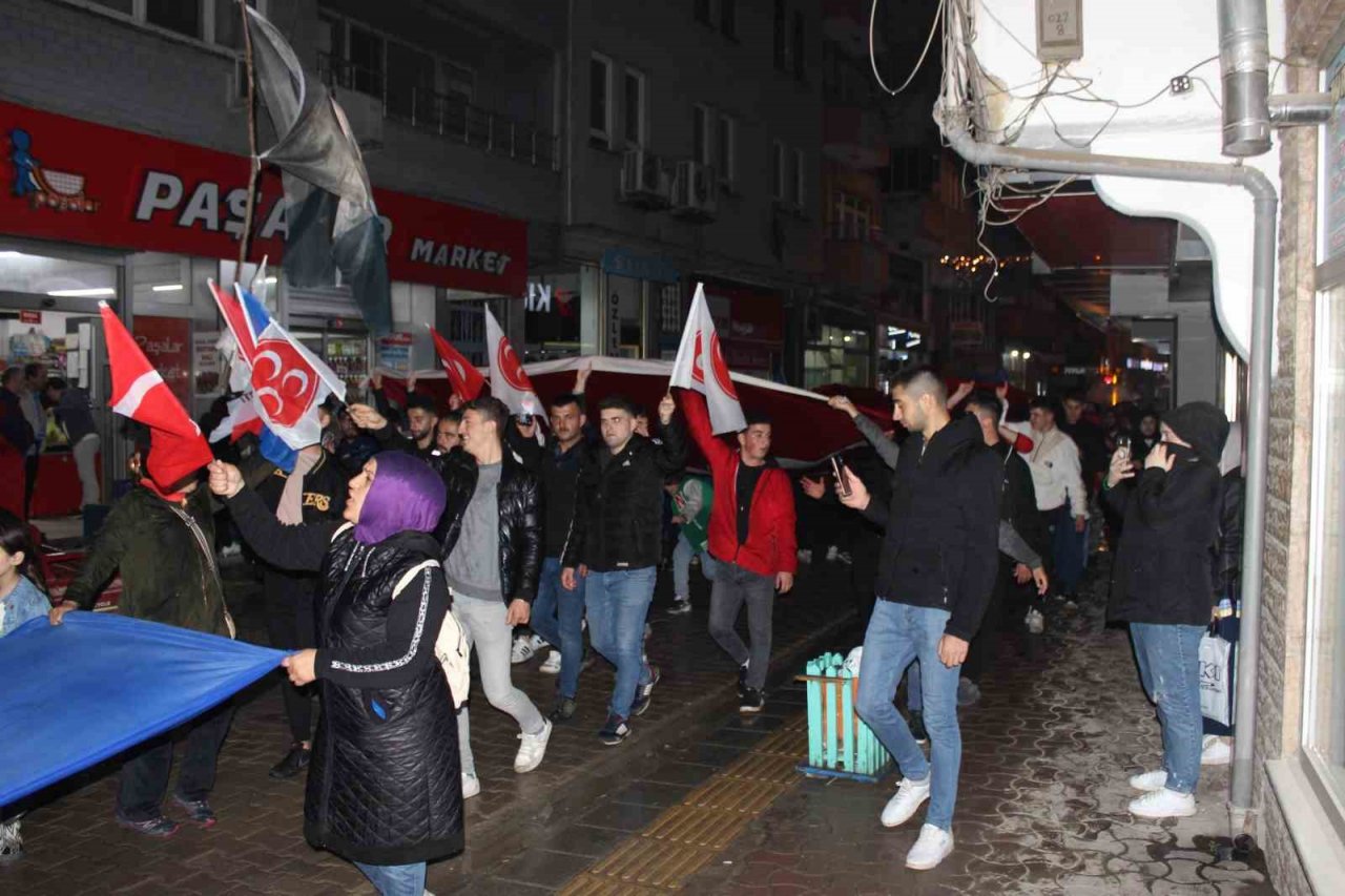 Türkelililer, Erdoğan’ın zaferini kutladı