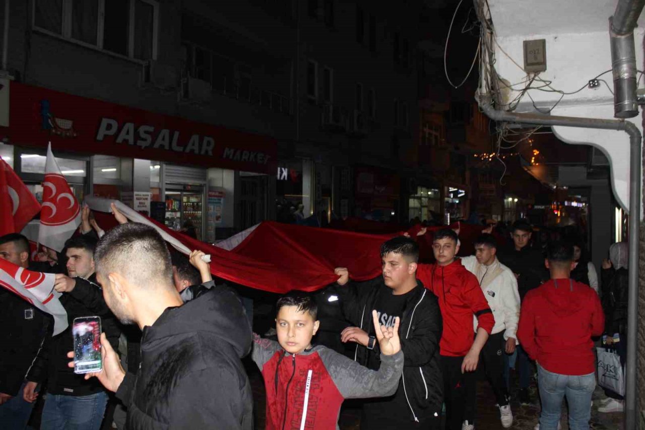 Türkelililer, Erdoğan’ın zaferini kutladı