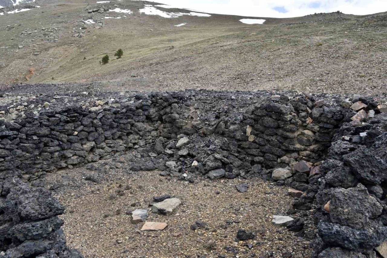 Gümüşhaneli dağcılar tarih dolu zirveleri aştı