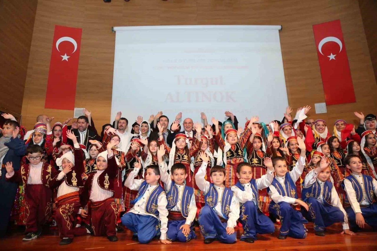 Keçiören halk oyunlarıyla şenlendi