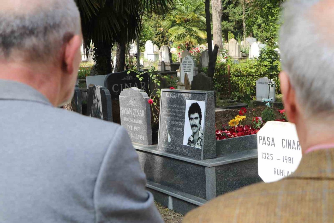 Yıldıray Çınar mezarı başında anıldı