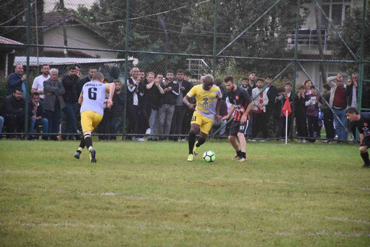 Eski Trabzonsporlu futbolcu İbrahim Yattara bu etkinlikte forma giydi