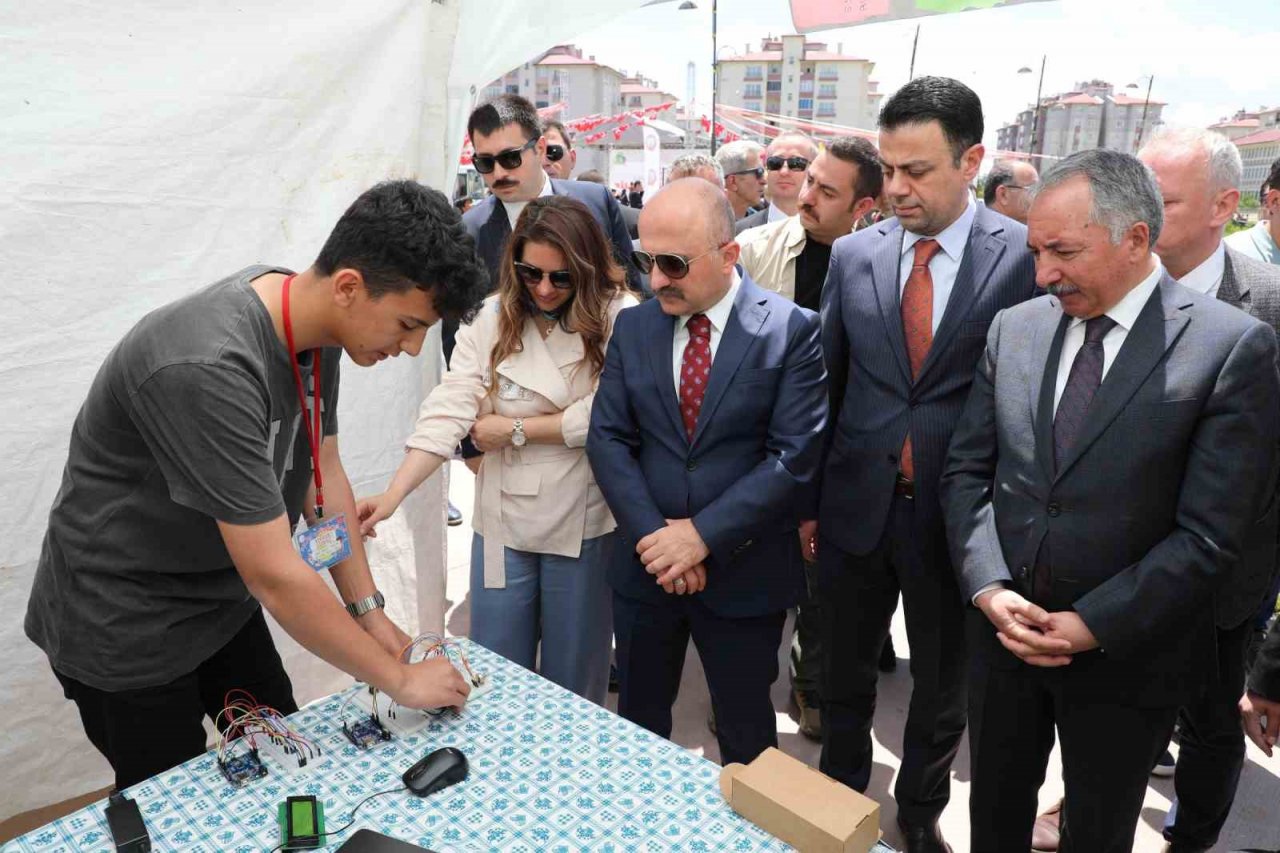 Ağrı’da Bilim Şenliği başladı