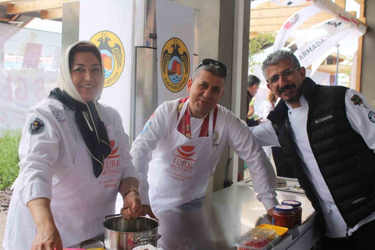 Alanya’nın tescilli lezzeti gülüklü çorba Ankara sofralarına taşındı