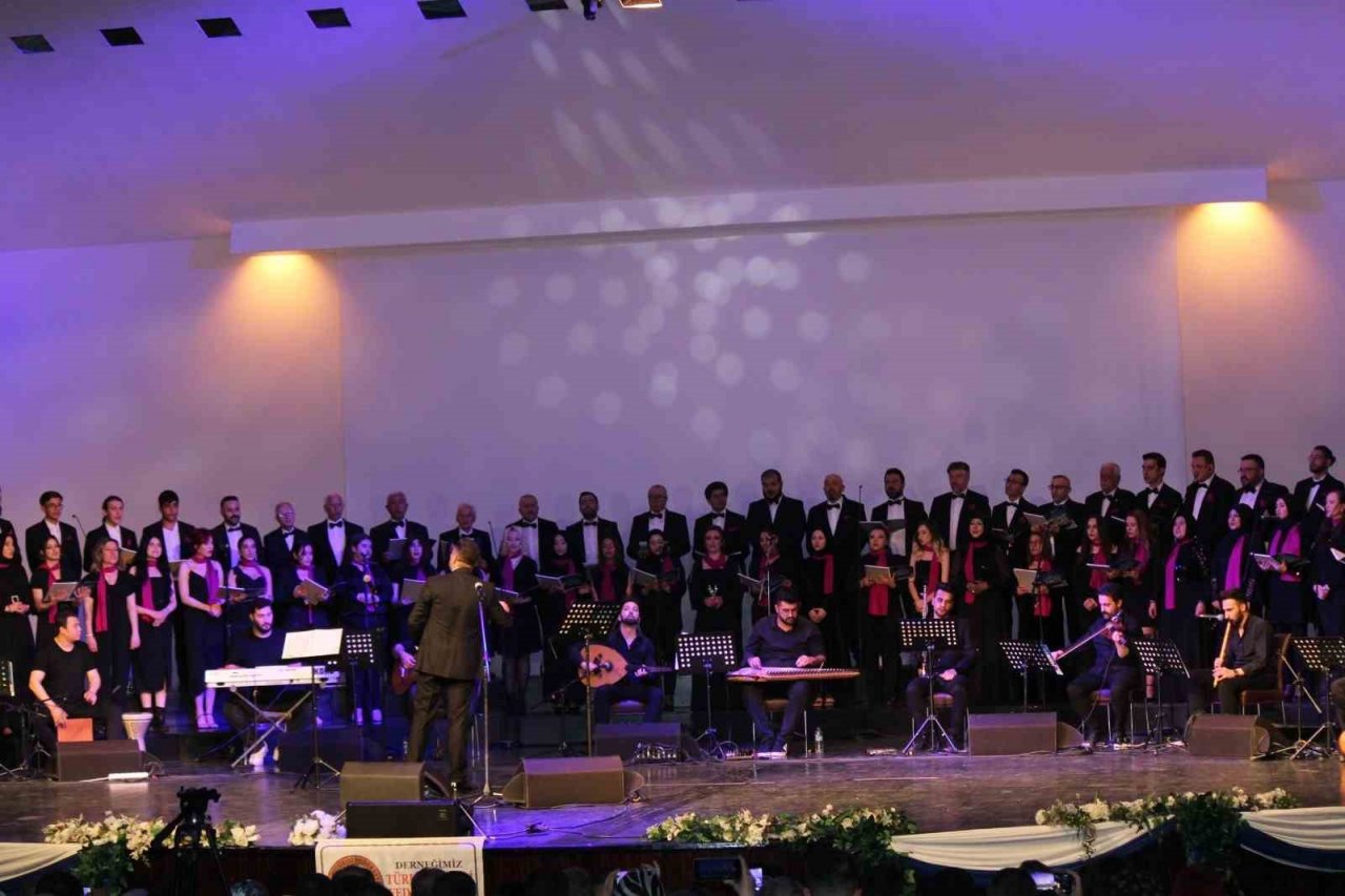 Yeşilçam Film Müzikleri Konseri büyük ilgi gördü
