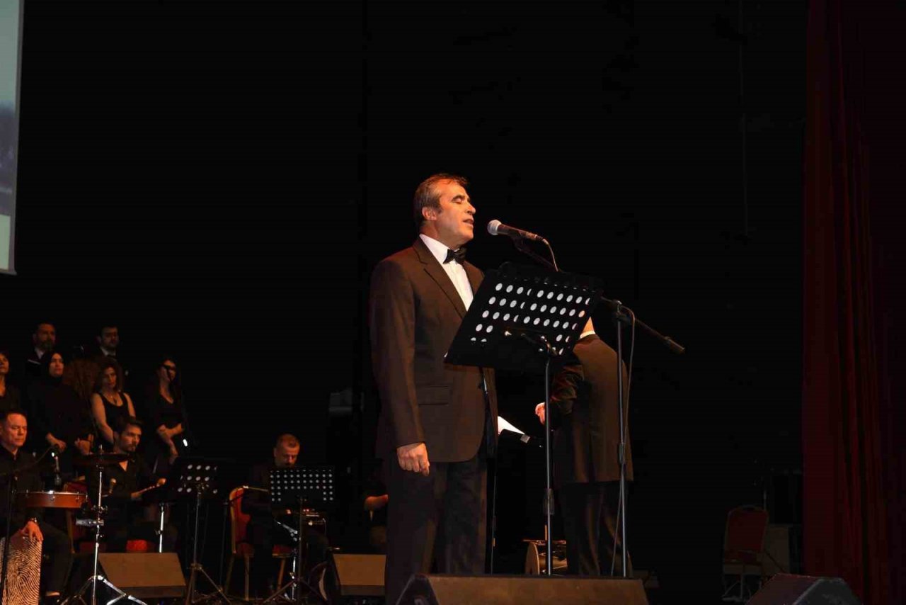 Atatürk’ün sevdiği şarkılar hep bir ağızdan söylendi