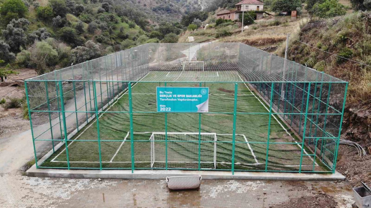 Aydın’ın incir deposu Meşeli, sel ve doluya teslim oldu