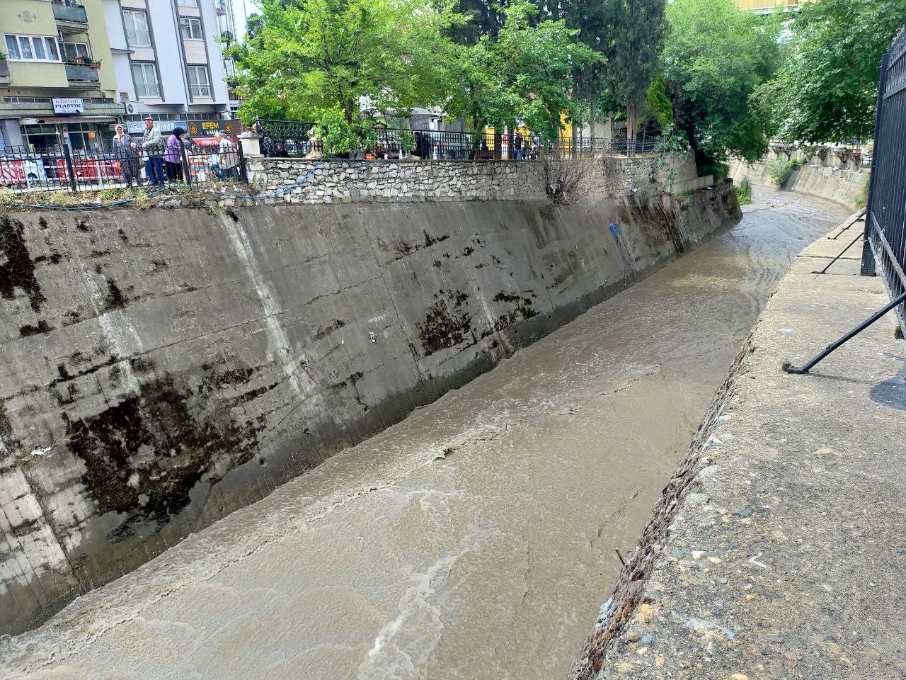 Tabakhane Deresi’nde sular yükseldi