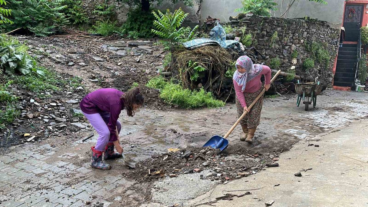 Nazilli’de Demirciler Mahallesi sele teslim oldu