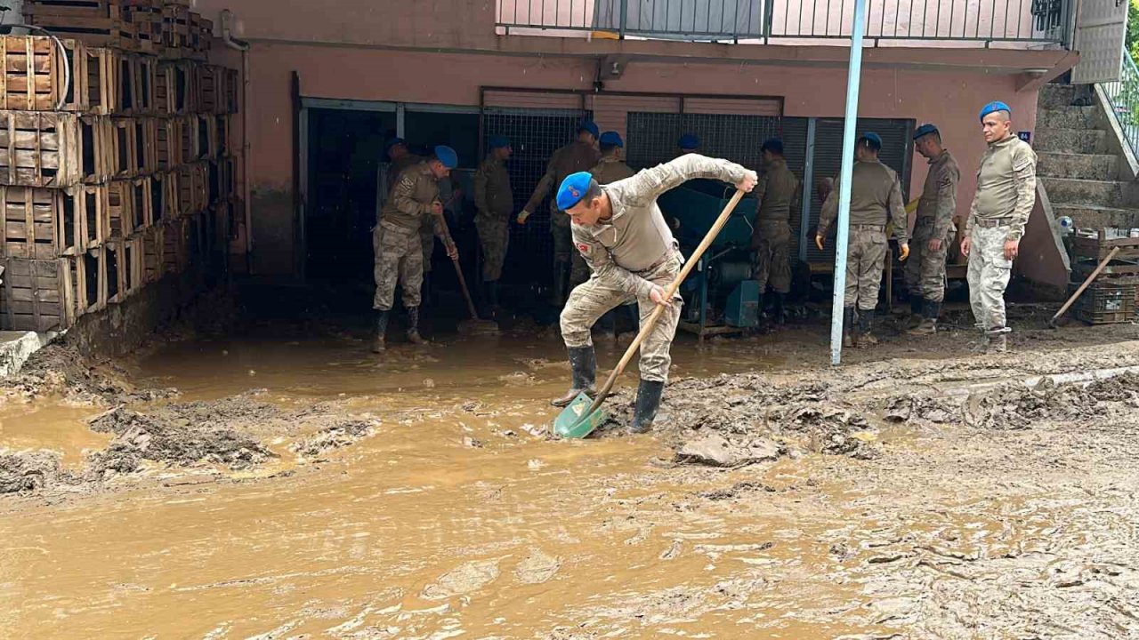 Nazilli’de Demirciler Mahallesi sele teslim oldu
