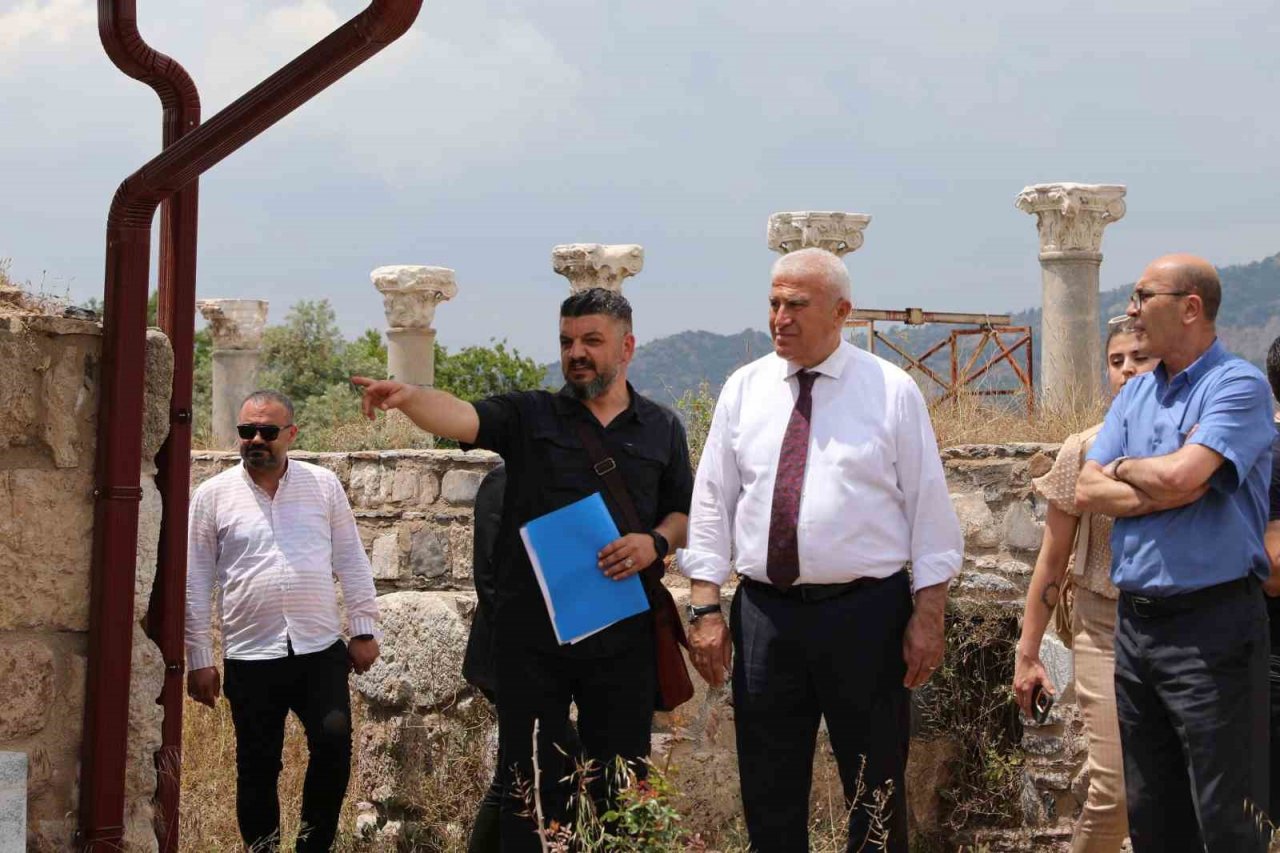 Başkan Atay, Tralleis’teki çalışmaları yerinde inceledi