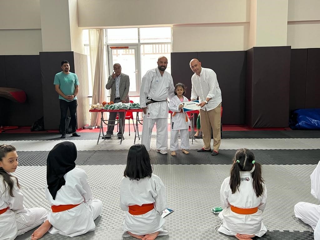 Karetede 120 sporcu yeşil kuşak aldı