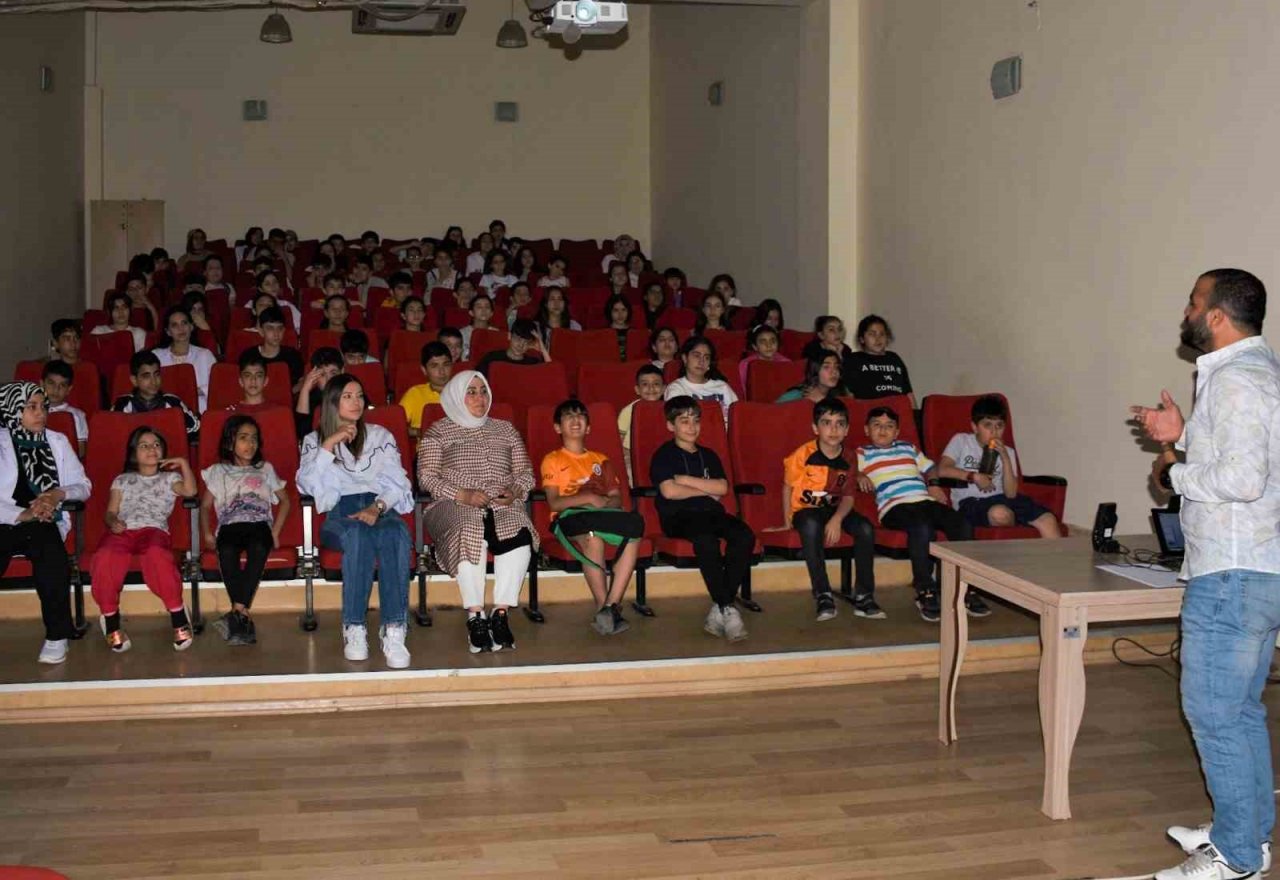 Akademi lise ve bilgievi öğrencilerine motivasyon semineri düzenlendi