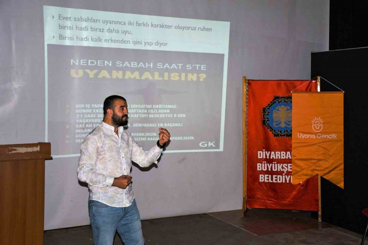 Akademi lise ve bilgievi öğrencilerine motivasyon semineri düzenlendi