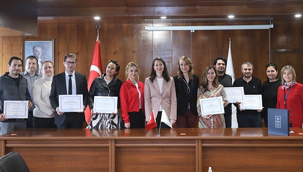 DEÜ’nün ’Mezun Kart’ına yoğun talep
