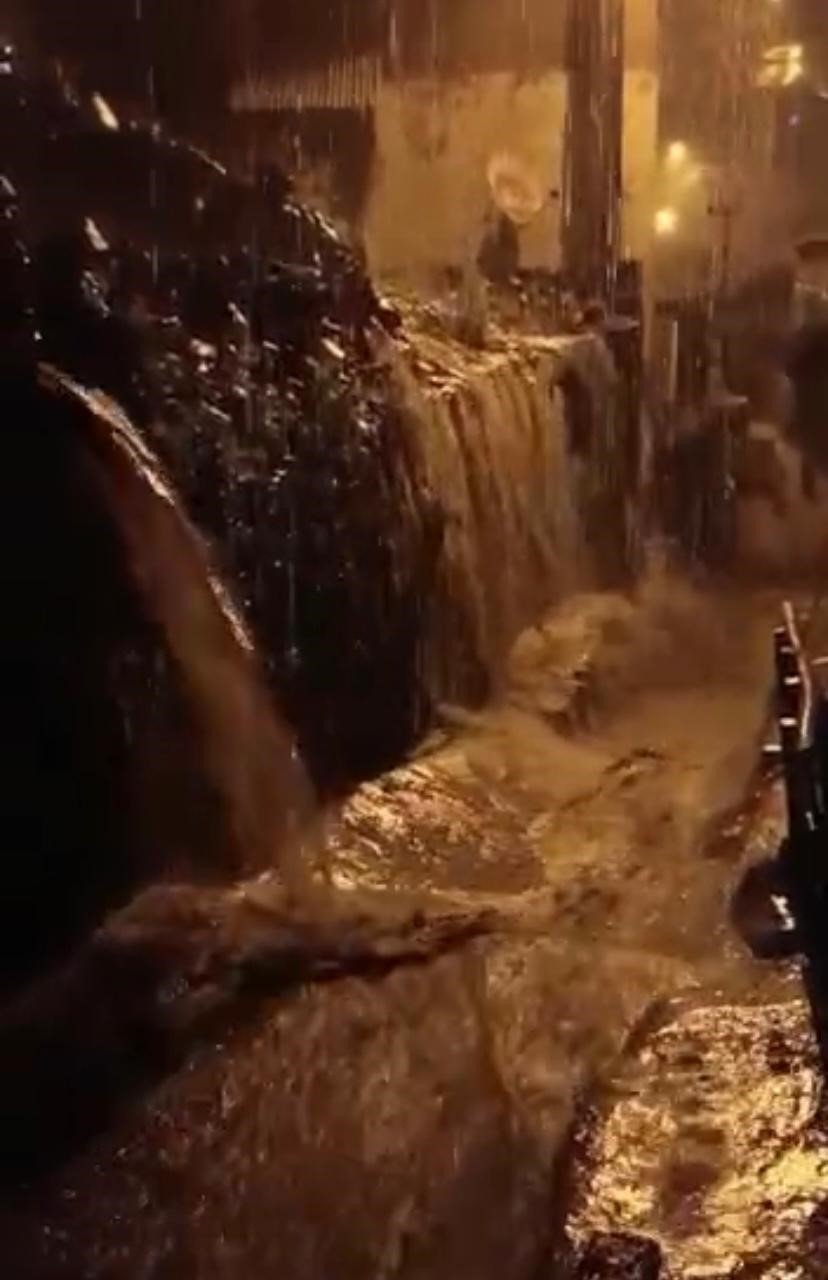 Elazığ’da aşırı yağış sele neden oldu