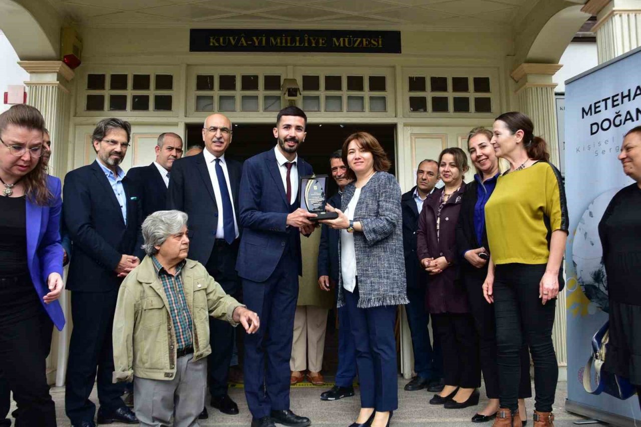 Engelli sanatçılar Doğan ve Elaldı’dan karma sergisi