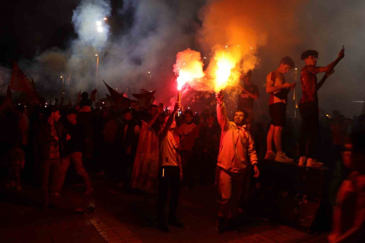 Kayseri’de halaylı kutlama