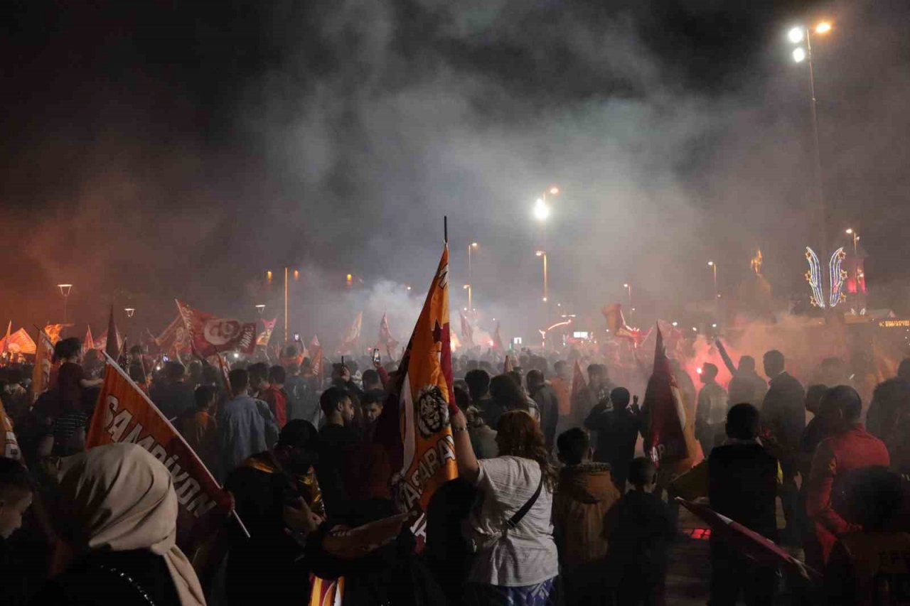 Kayseri’de halaylı kutlama