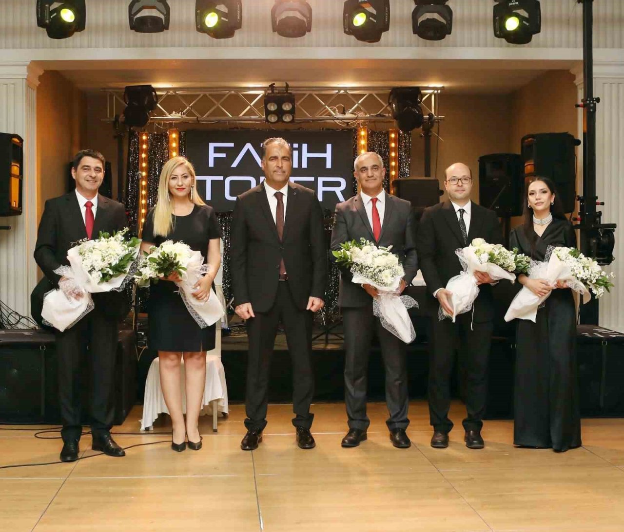 Gaziantep’te kolej öğrencilerinden mezuniyet balosu