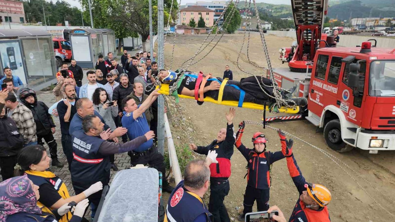 15 metreden düşen genci itfaiye böyle kurtardı