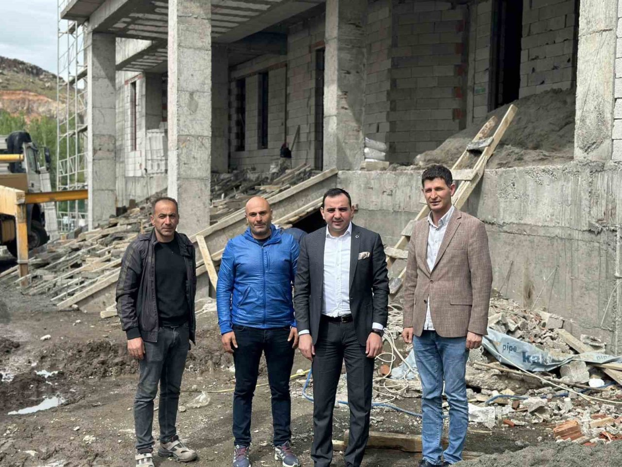 Kaymakam Karakaş okul inşaatında incelemelerde bulundu