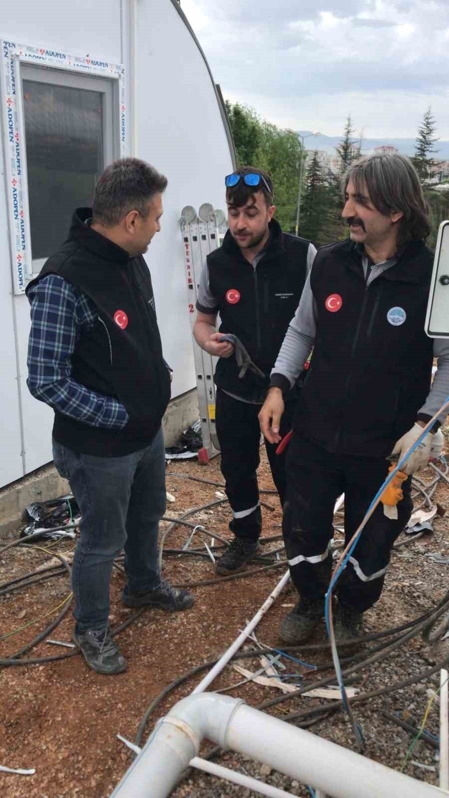 Büyükkılıç: "Elbistan’a 100 konteynerlik modern kent çalışmalarımız sürüyor"