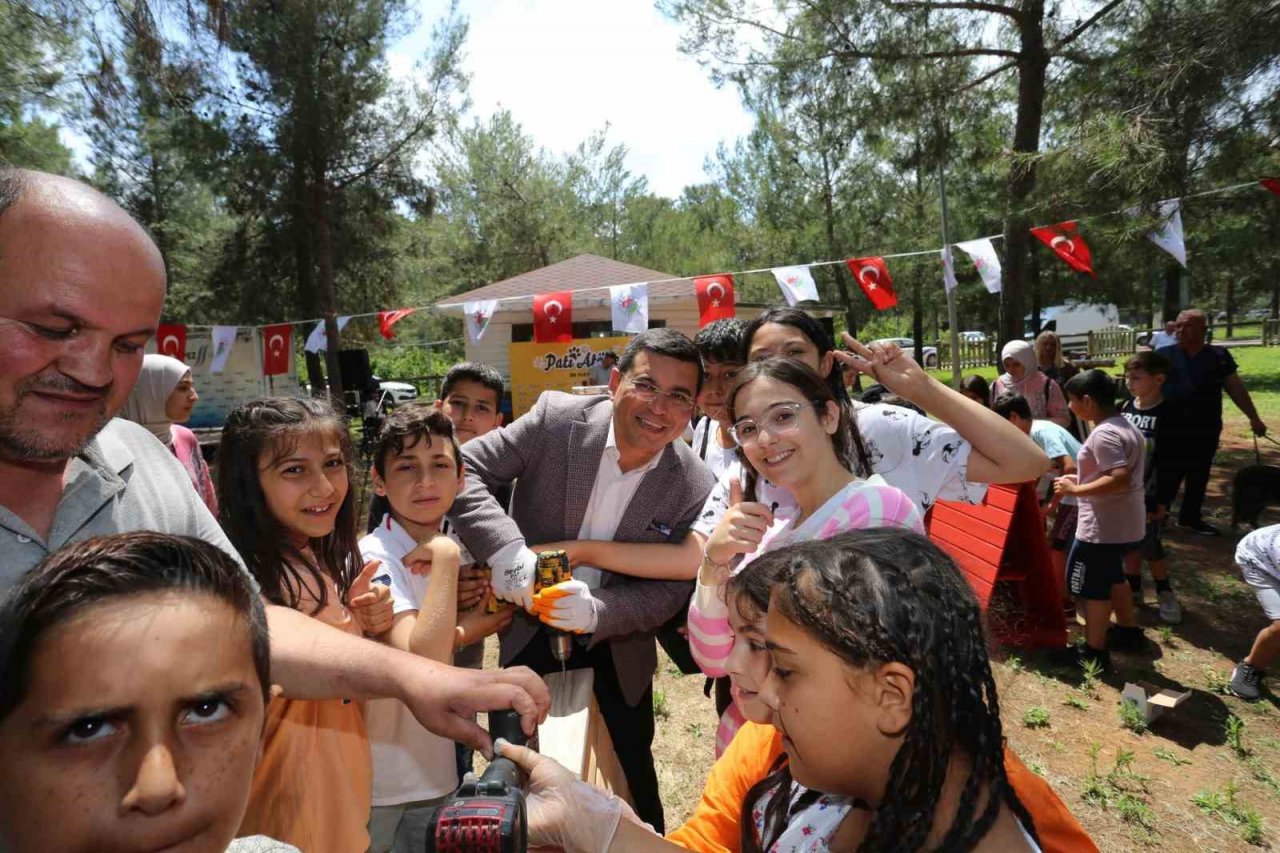 Kepez’in Pati Atölyesi’nden sokak hayvanlarına yuva