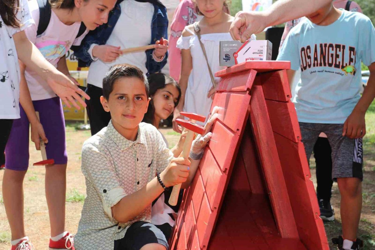 Kepez’in Pati Atölyesi’nden sokak hayvanlarına yuva