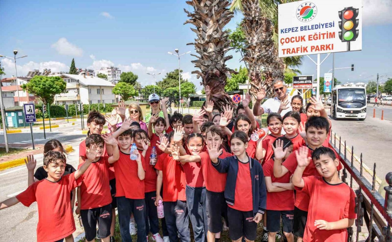 Kepez’den geleceğin sürücü adaylarına trafik eğitimi