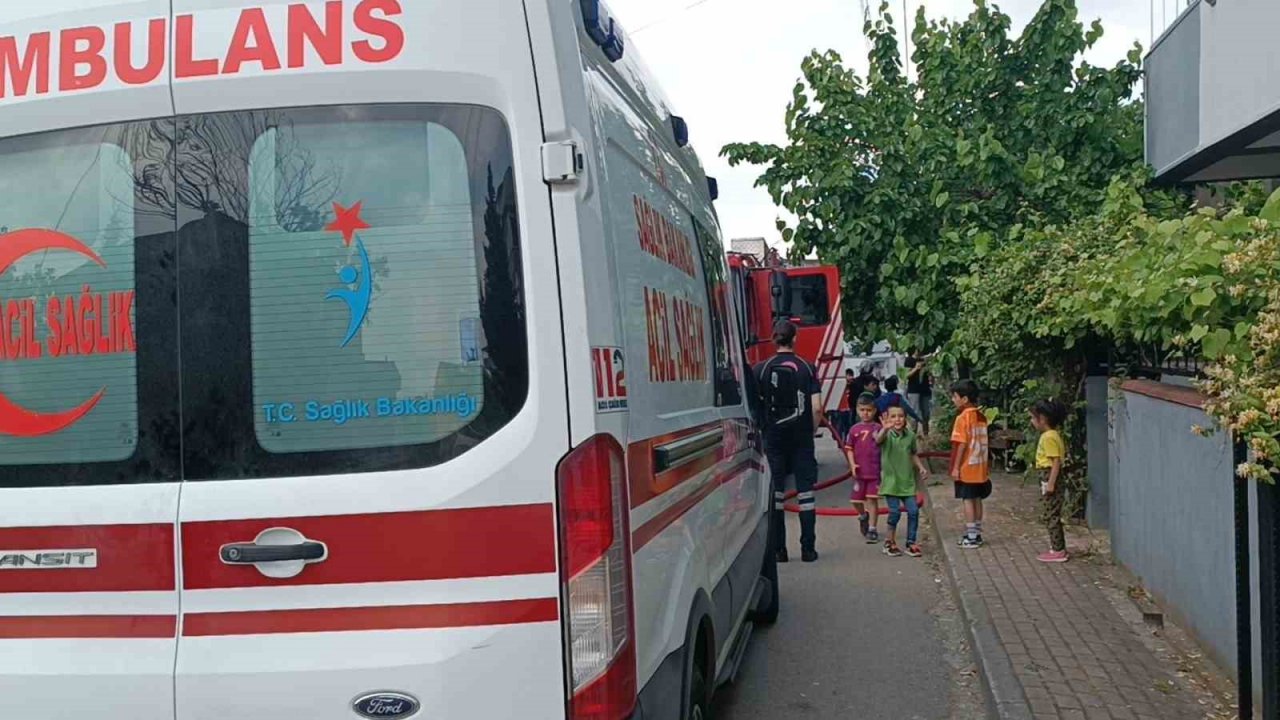 Metruk binada yangın çıktı, mahalleli isyan etti: "Çocuklarımız risk altında"