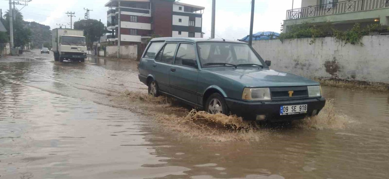 Koçarlı Yeniköy’ü ikinci kez sel vurdu