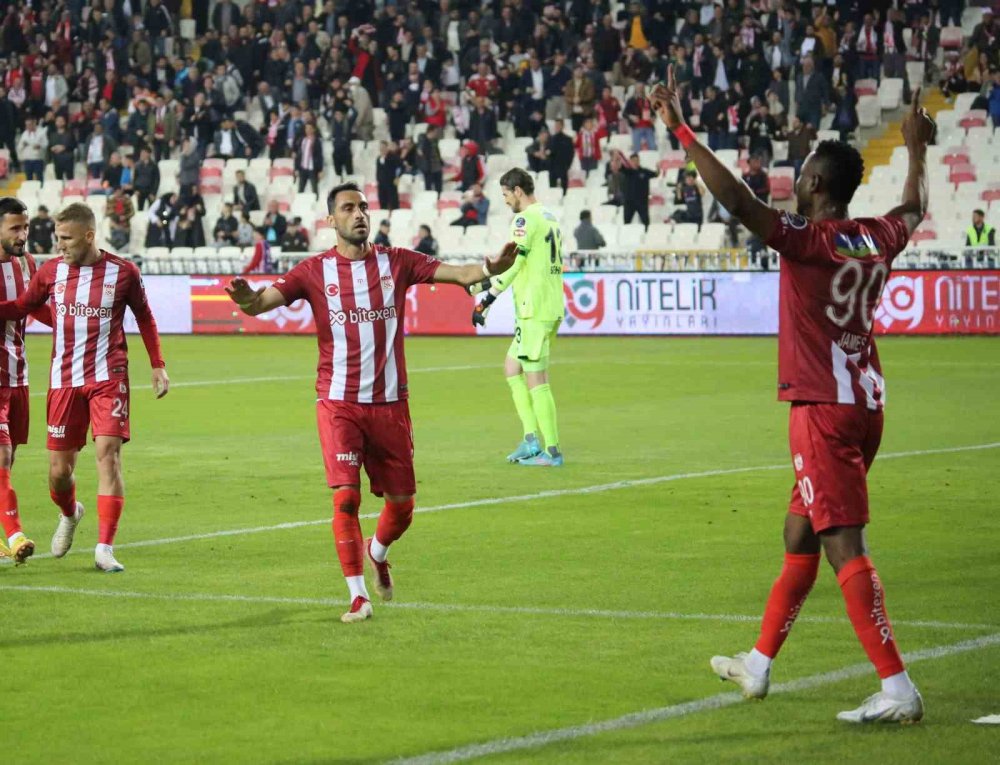 Konyaspor'dan Sivasspor'a 3 puan hediye