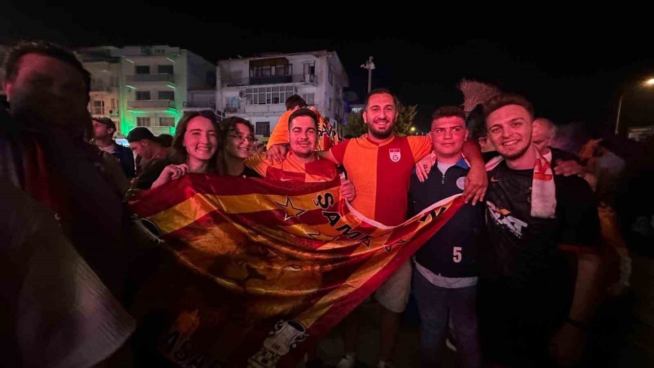 Kuşadası’nda Galatasaray’ın şampiyonluğu kutlandı