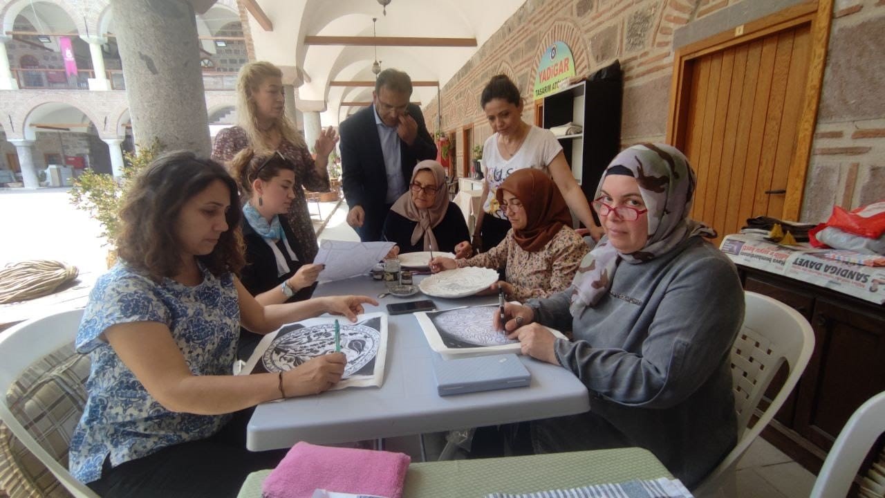 Manisa’da çinicilik kursu açıldı