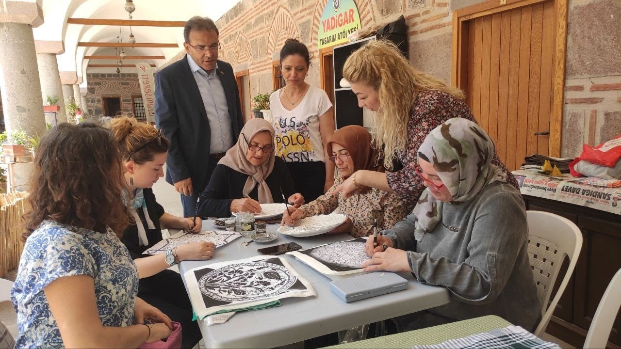 Manisa’da çinicilik kursu açıldı