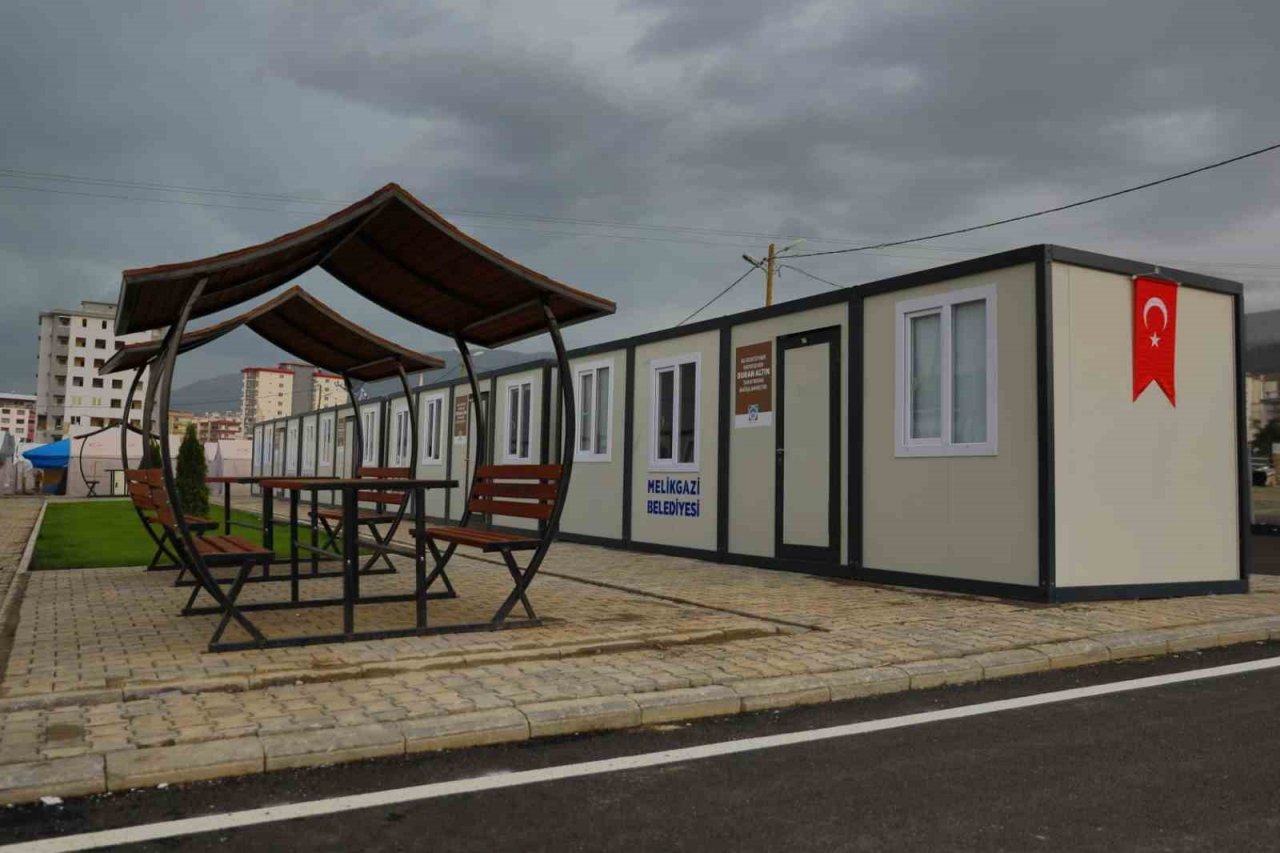 Melikgazi depremzedeler için umut olmaya devam ediyor