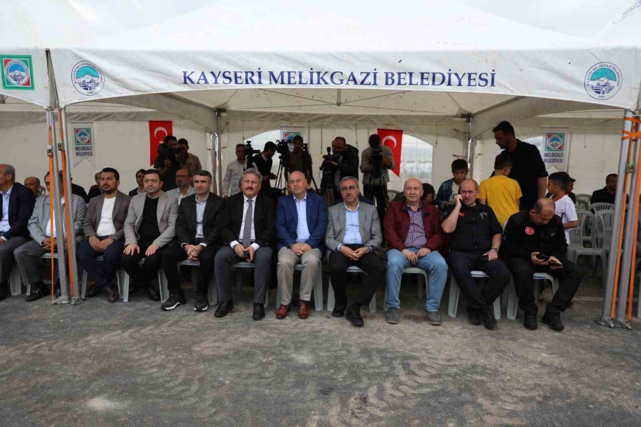 Melikgazi depremzedeler için umut olmaya devam ediyor