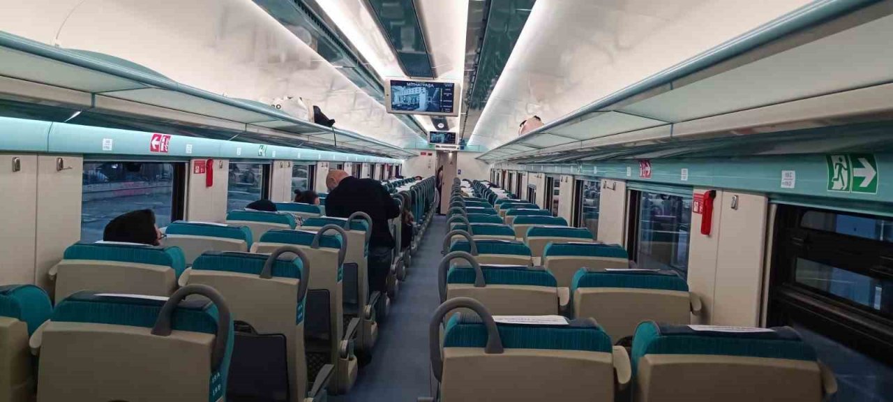 Bakan Karaismailoğlu: "3’üncü tren setinin bu yılın 3’üncü çeyreğinde hazır hale getirilmesi planlanıyor"