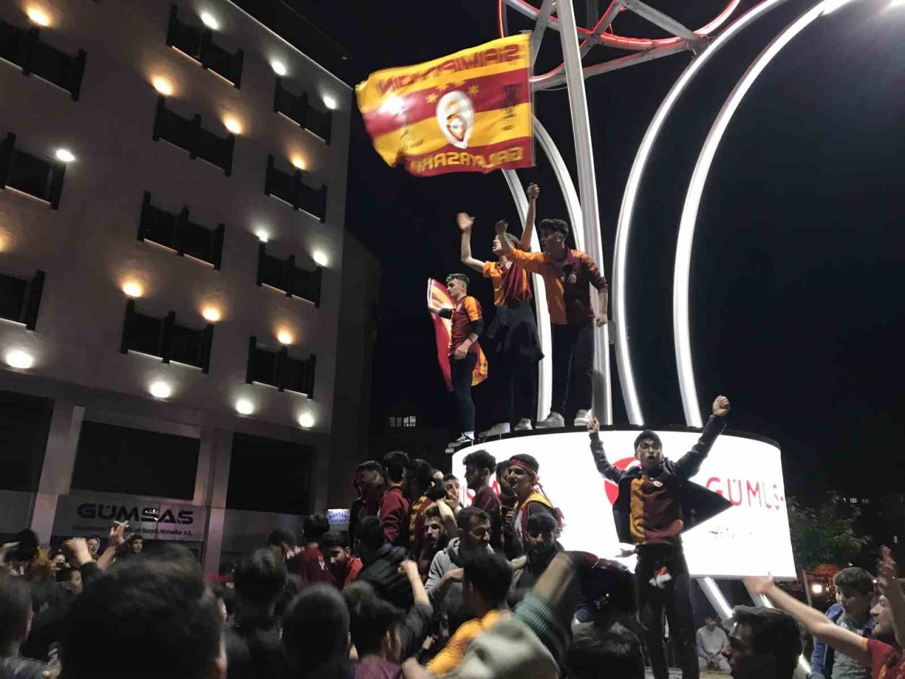 Galatasaray’ın şampiyonluğu Gümüşhane’ne coşkuyla kutlandı
